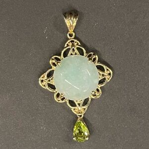 Vintage 14Kt Gold Jade and Peridot Pendant